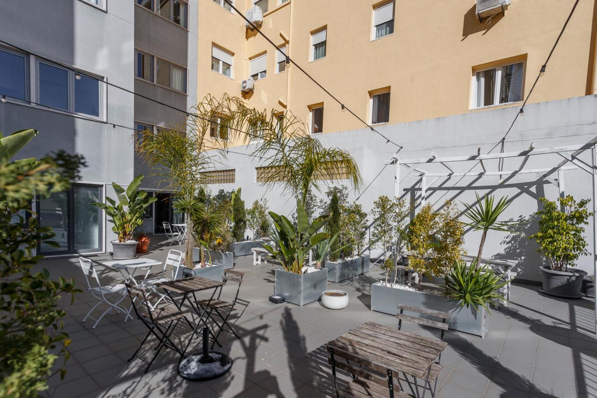 Red, Red Wine In Lisbon By Misha'S Place 3B 외부 사진