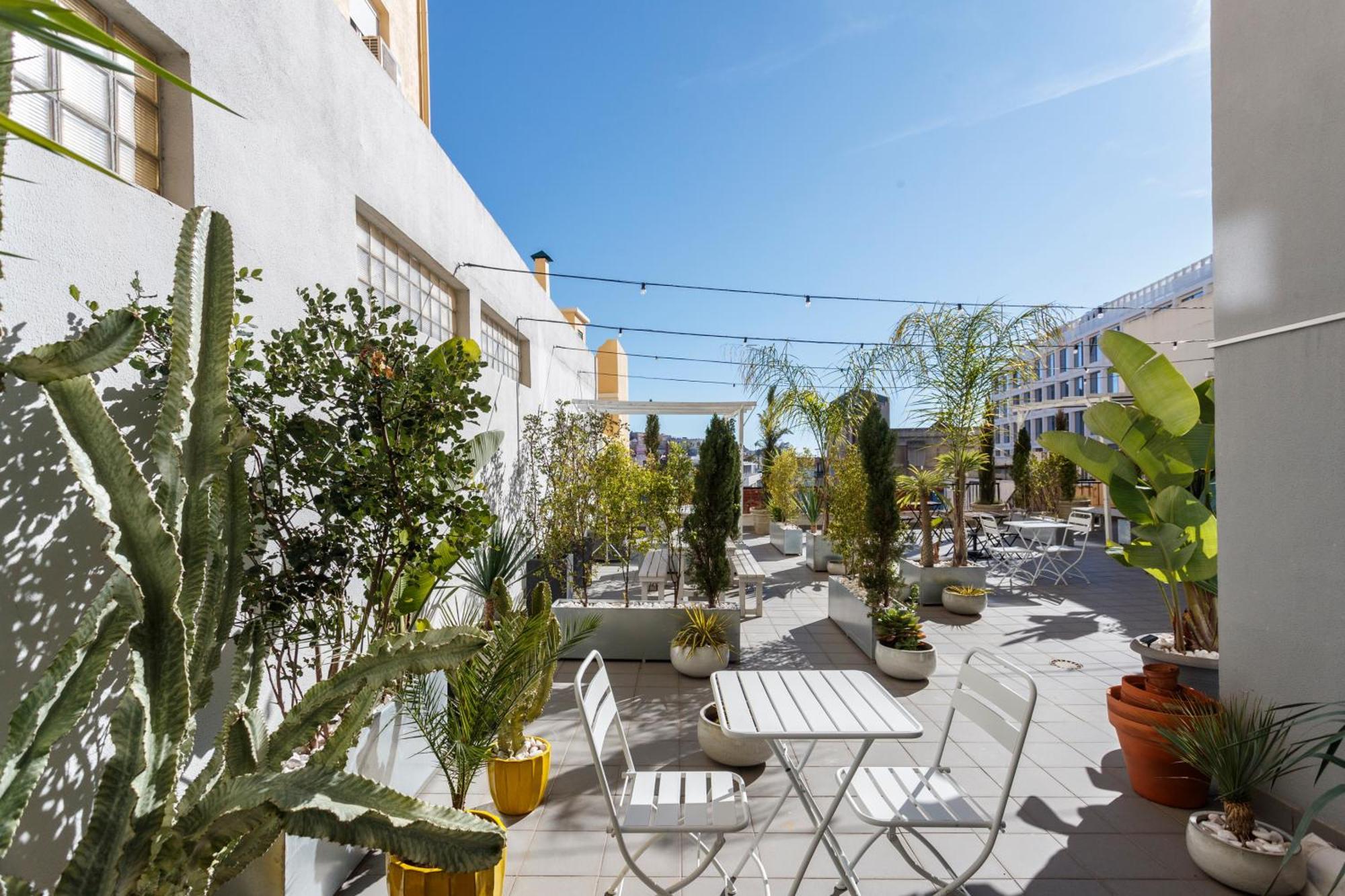 Red, Red Wine In Lisbon By Misha'S Place 3B 외부 사진